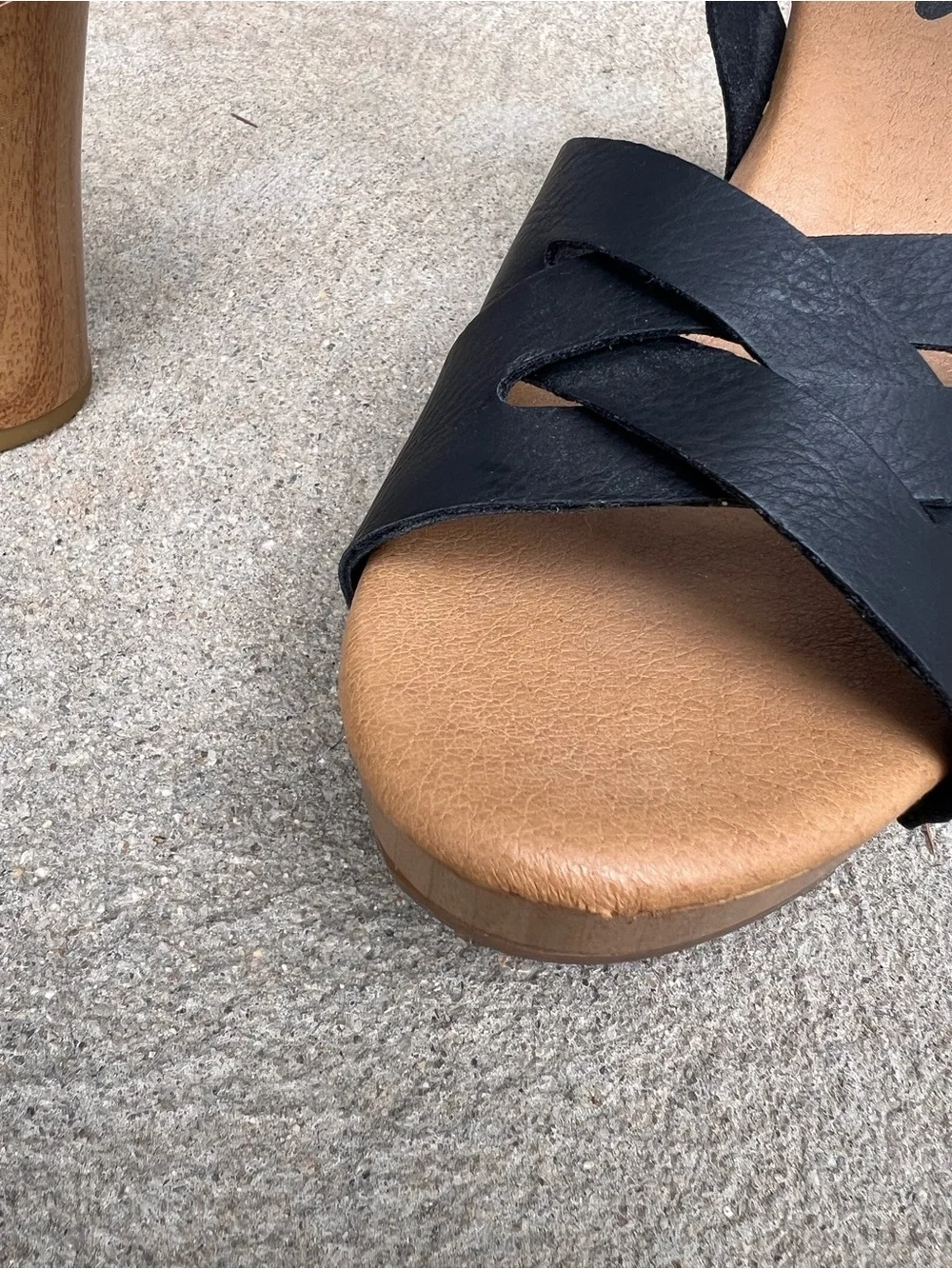 Korks Black Leather Woven Clog Platform Sandals